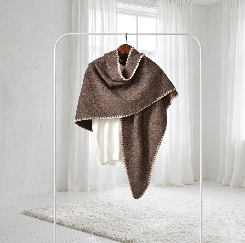 Cape Poncho Violent × Atelier Élégance – Collection Signature