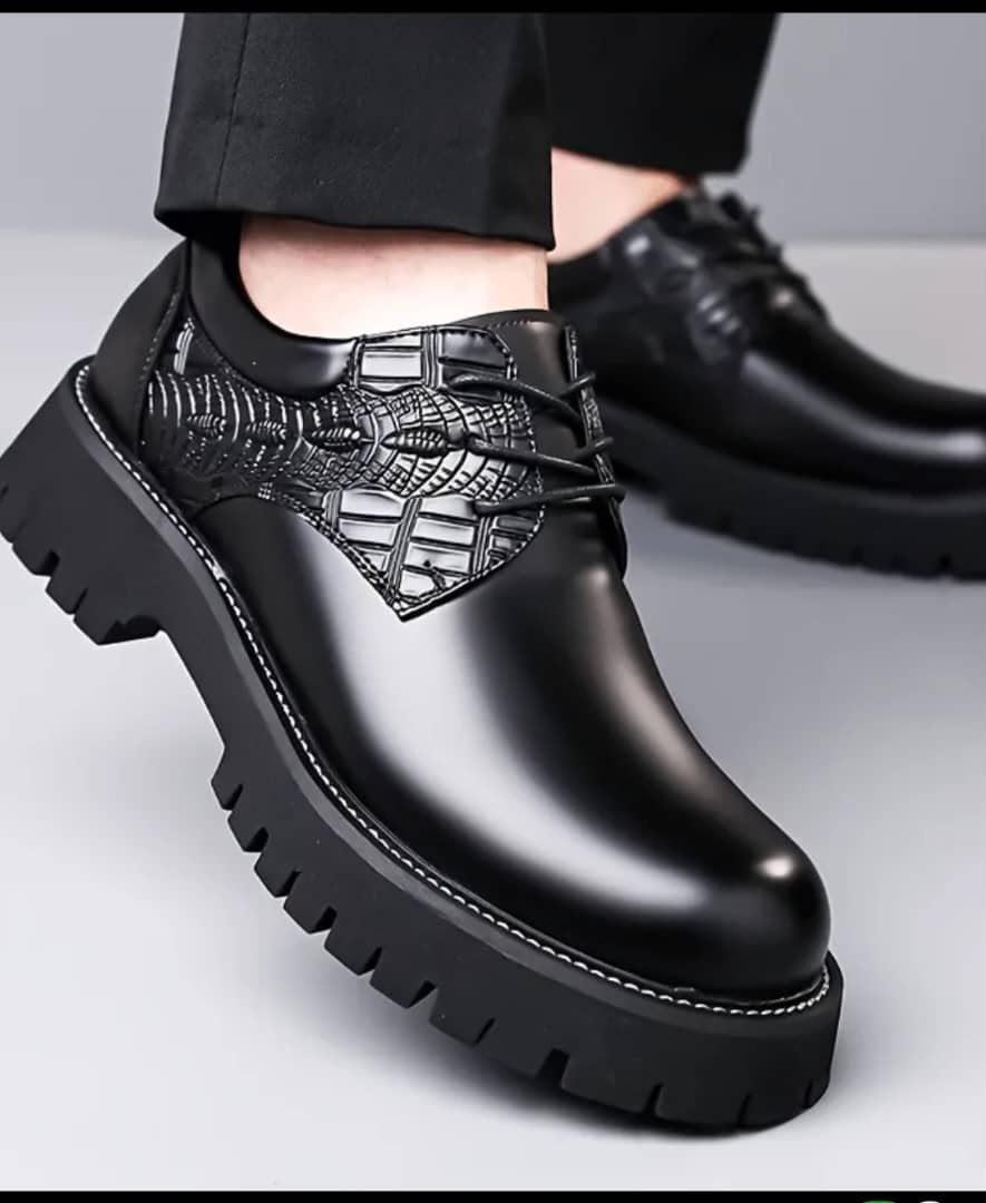 Derby Plateforme Croco bicolore noir/cognac – vue semelle et portée