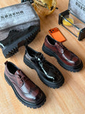 Derby Brogue Plateforme noir verni – vue dessus et semelle